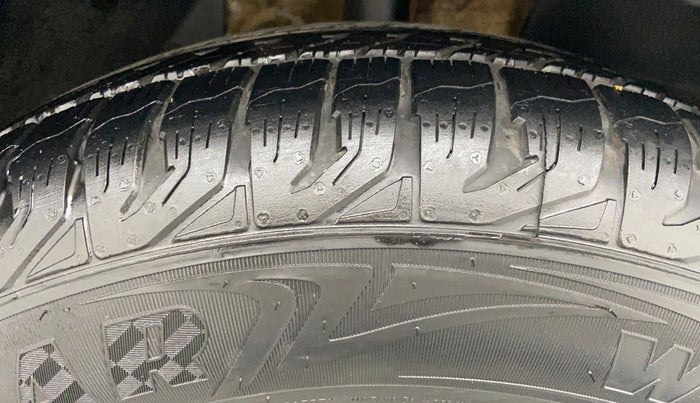 2018 Mahindra XUV500 W7 FWD, Diesel, Manual, 68,134 km, Left Front Tyre Tread