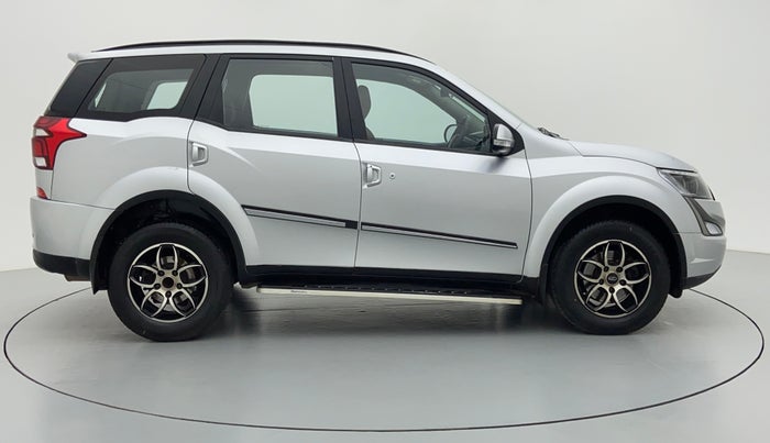 2018 Mahindra XUV500 W7 FWD, Diesel, Manual, 68,134 km, Right Side View