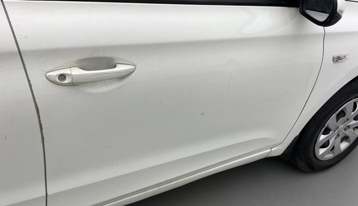 2016 Hyundai Elite i20 MAGNA 1.2, Petrol, Manual, 66,630 km, Driver-side door - Minor scratches