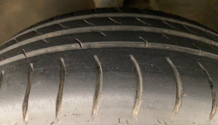 2016 Maruti Alto K10 VXI, Petrol, Manual, 81,210 km, Left Front Tyre Tread