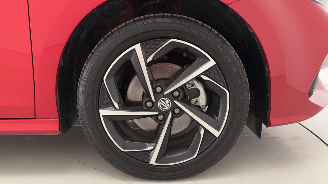 2024 MG Mg5 Essence, Automatic, 17187 km, Right Front Wheel