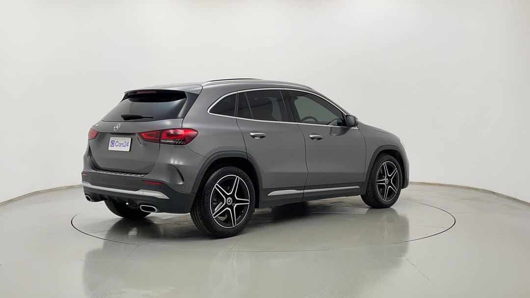 Right Back Diagonal (45- Degree) View