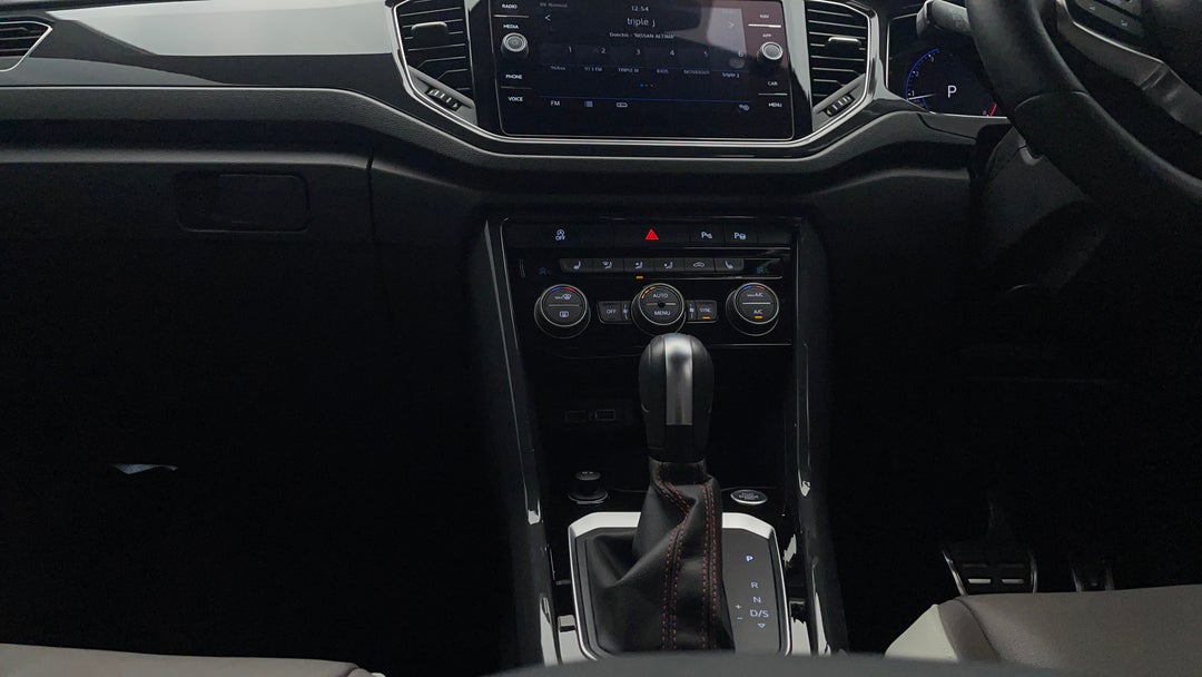 2020 Volkswagen T-roc 140tsi Sport( R-line), Automatic, 26823 km, Center Console