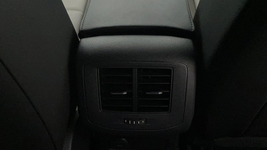 2020 Volkswagen T-roc 140tsi Sport( R-line), Automatic, 26823 km, Rear A/C Vent