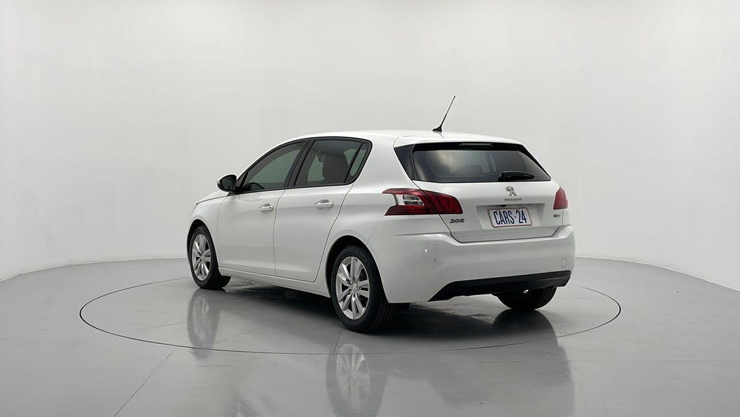 Left Back Diagonal (45- Degree) View