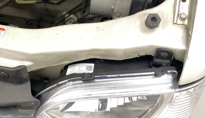2020 Maruti Eeco 5 STR WITH A/C+HTR, Petrol, Manual, 95,195 km, Left headlight - Clamp has minor damage