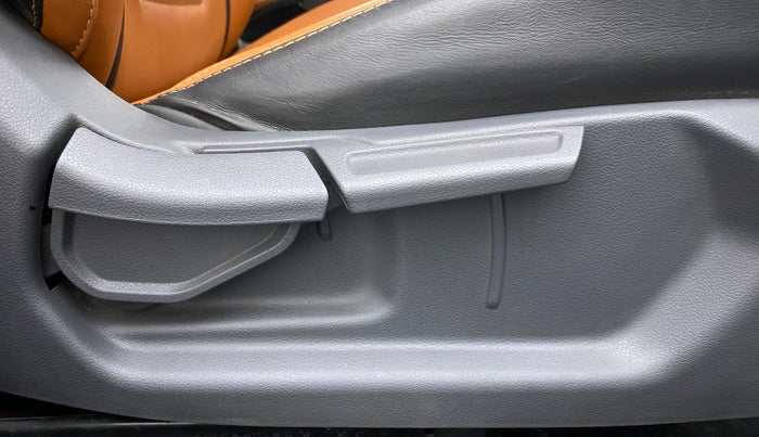2020 Hyundai GRAND I10 NIOS SPORTZ PETROL, Petrol, Manual, 19,356 km, Driver Side Adjustment Panel