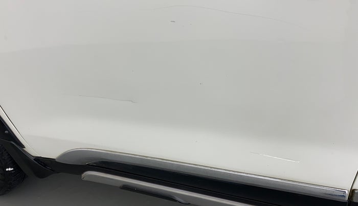 2018 Maruti Vitara Brezza VDI, Diesel, Manual, 49,317 km, Front passenger door - Minor scratches