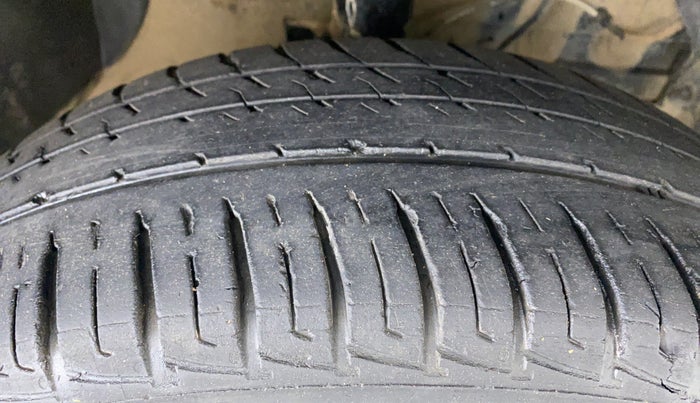 2018 Maruti Vitara Brezza VDI, Diesel, Manual, 49,317 km, Right Front Tyre Tread
