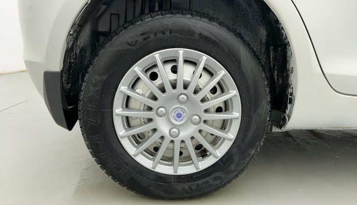 2014 Maruti Swift LXI D, CNG, Manual, 1,05,324 km, Right Rear Wheel