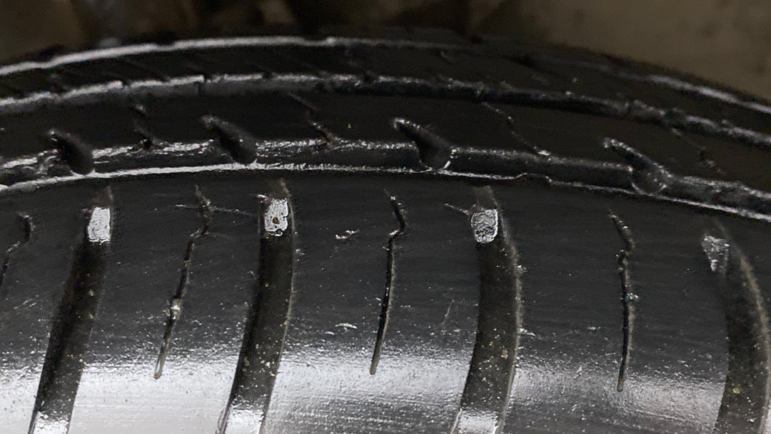 Right Front Tyre Tread