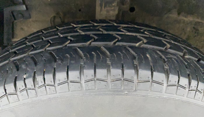 2017 Maruti Swift VXI D, Petrol, Manual, 14,319 km, Left Front Tyre Tread