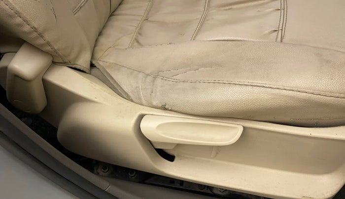 2011 Volkswagen Vento TRENDLINE 1.6, Petrol, Manual, 69,805 km, Driver seat - Folding lever not functional