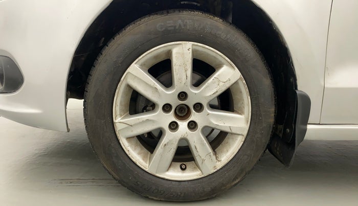 2011 Volkswagen Vento TRENDLINE 1.6, Petrol, Manual, 69,805 km, Left Front Wheel