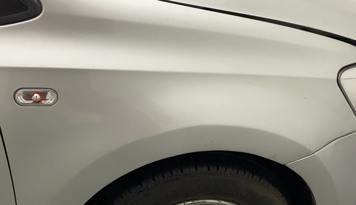 2011 Volkswagen Vento TRENDLINE 1.6, Petrol, Manual, 69,805 km, Right fender - Minor scratches