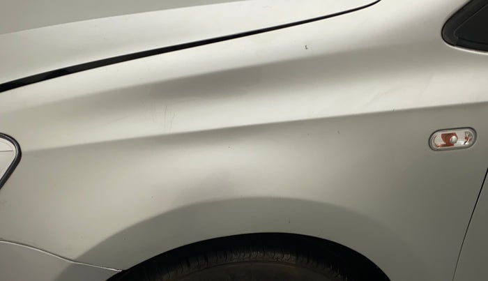 2011 Volkswagen Vento TRENDLINE 1.6, Petrol, Manual, 69,805 km, Left fender - Minor scratches