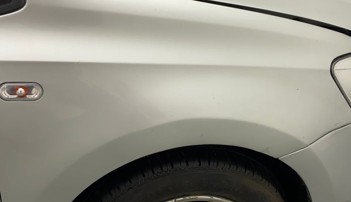 2011 Volkswagen Vento TRENDLINE 1.6, Petrol, Manual, 69,805 km, Right fender - Paint has minor damage