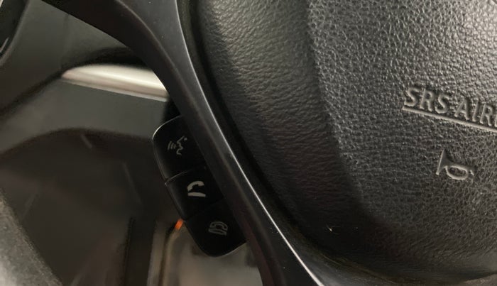 2017 Maruti Vitara Brezza ZDI PLUS DUAL TONE, Diesel, Manual, 1,03,256 km, Steering wheel - Phone control not functional