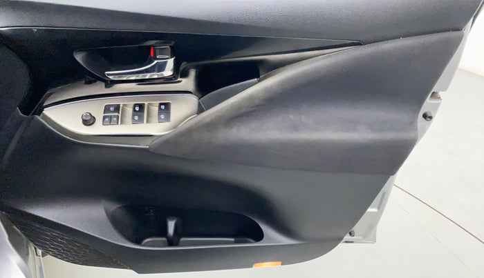 2016 Toyota Innova Crysta 2.7 VX 7 STR, Petrol, Manual, 59,777 km, Driver Side Door Panels Control