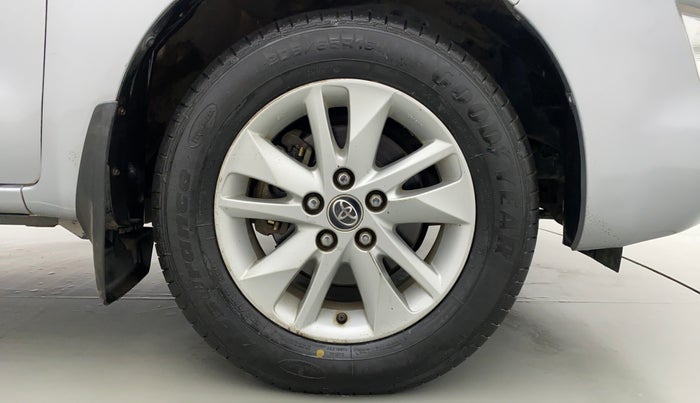 2016 Toyota Innova Crysta 2.7 VX 7 STR, Petrol, Manual, 59,777 km, Right Front Wheel