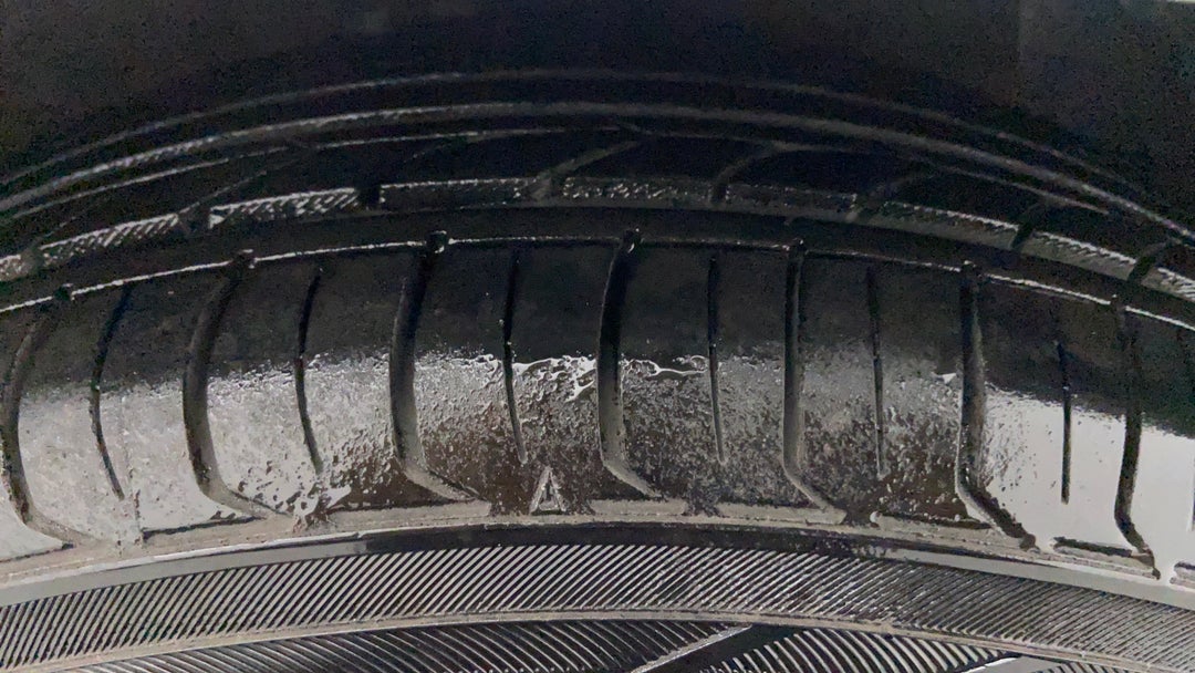 Right Front Tyre Tread