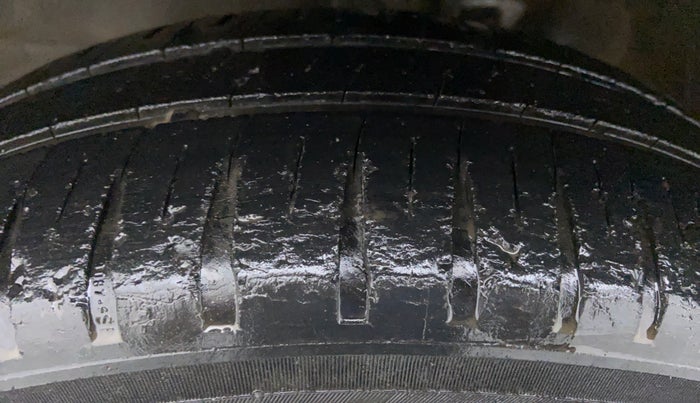 2011 Maruti Wagon R 1.0 VXI, Petrol, Manual, 69,747 km, Right Front Tyre Tread