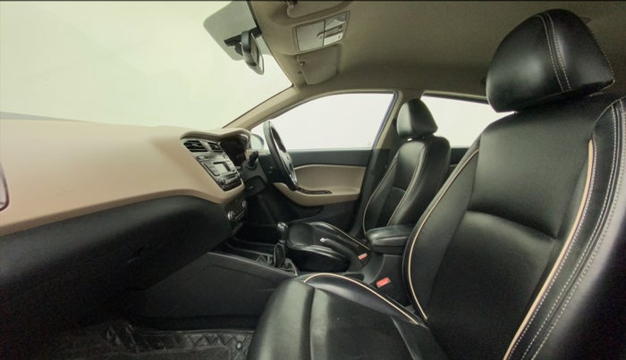 2016 Hyundai Elite i20 SPORTZ 1.2, Petrol, Manual, 84,801 km, Right Side Front Door Cabin