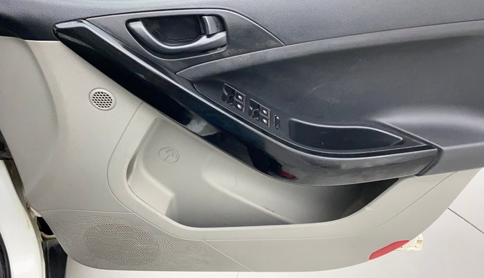 2018 Tata NEXON XM PETROL, Petrol, Manual, 62,753 km, Driver Side Door Panels Control