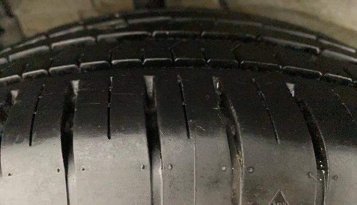 2018 Tata NEXON XM PETROL, Petrol, Manual, 62,753 km, Right Rear Tyre Tread