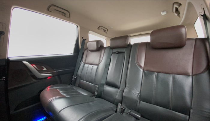 2013 Mahindra XUV500 W8 FWD, Diesel, Manual, 89,563 km, Right Side Rear Door Cabin