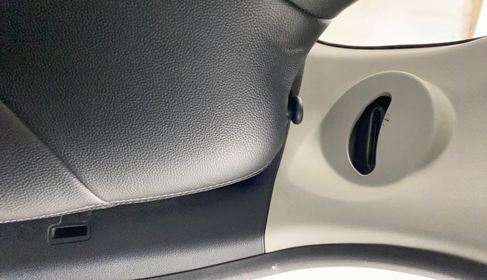 2021 Tata Tiago XTA PETROL, Petrol, Automatic, 18,989 km, Second-row left seat - Seat Belt Missing