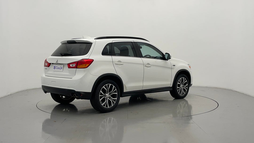 Right Back Diagonal (45- Degree) View