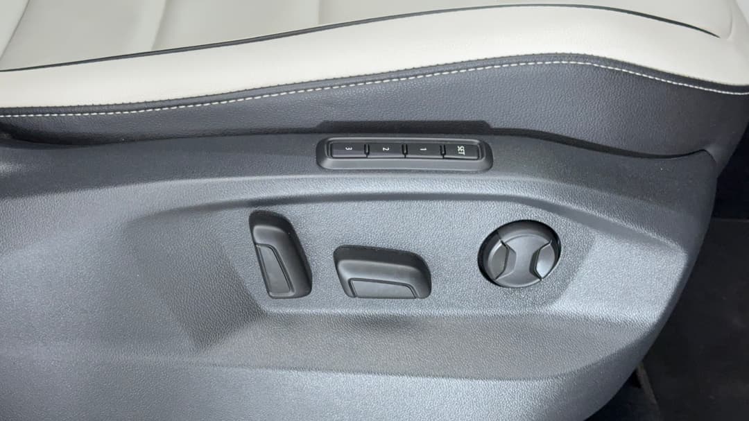2018 Volkswagen Tiguan 162 Tsi Highline, Automatic, 118874 km, Drivers Side Adjustment Panel