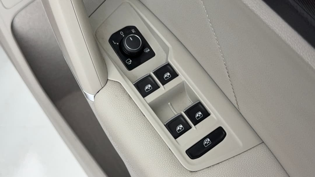 2018 Volkswagen Tiguan 162 Tsi Highline, Automatic, 118874 km, Drivers Side Door Panel Controls