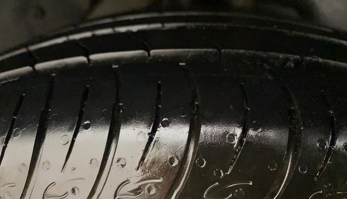 2016 Hyundai Creta SX PLUS 1.6 PETROL, Petrol, Manual, 64,183 km, Right Rear Tyre Tread