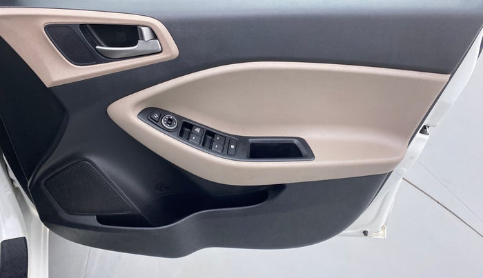 2018 Hyundai Elite i20 SPORTZ 1.2, Petrol, Manual, 42,448 km, Driver Side Door Panels Control