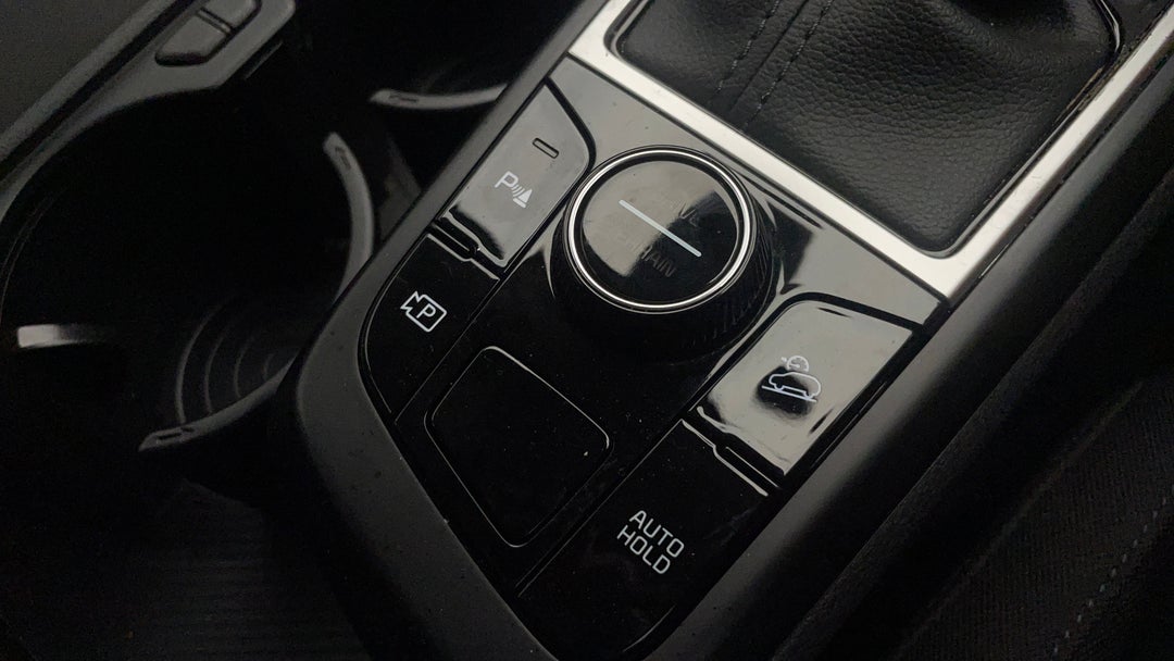 2024 Kia Sportage S (awd), Automatic, 46936 km, Utility Switches/Buttons