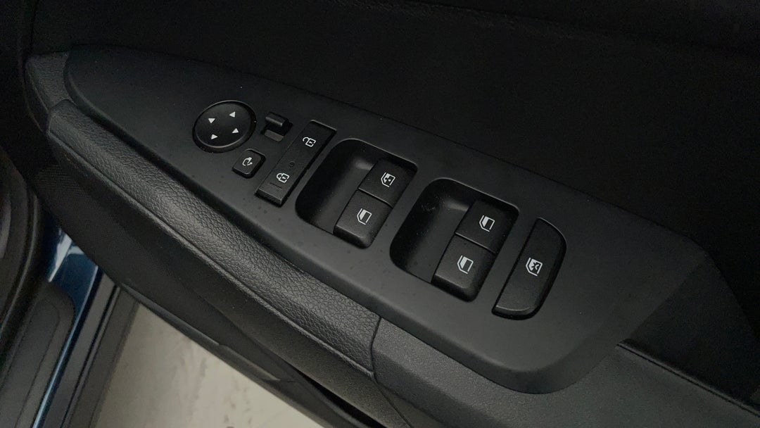 2024 Kia Sportage S (awd), Automatic, 46936 km, Drivers Side Door Panel Controls