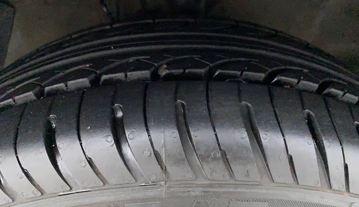 2013 Hyundai i20 ASTA 1.2, Petrol, Manual, 70,663 km, Left Front Tyre Tread
