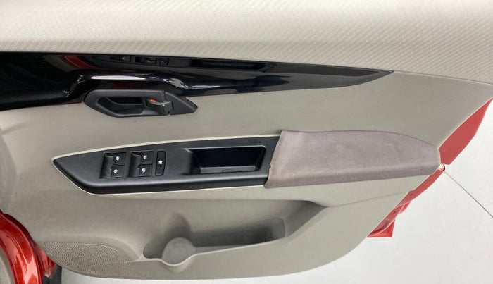 2016 Mahindra Kuv100 K8 6 STR, Petrol, Manual, 33,233 km, Driver Side Door Panels Control