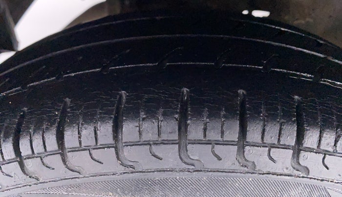 2013 Hyundai Eon ERA PLUS, Petrol, Manual, 61,733 km, Right Rear Tyre Tread