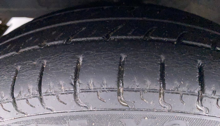 2013 Hyundai Eon ERA PLUS, Petrol, Manual, 61,733 km, Left Front Tyre Tread