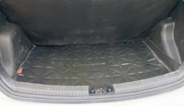 2016 Hyundai Grand i10 ASTA 1.2 KAPPA VTVT, Petrol, Manual, 72,561 km, Dicky (Boot door) - Parcel tray missing