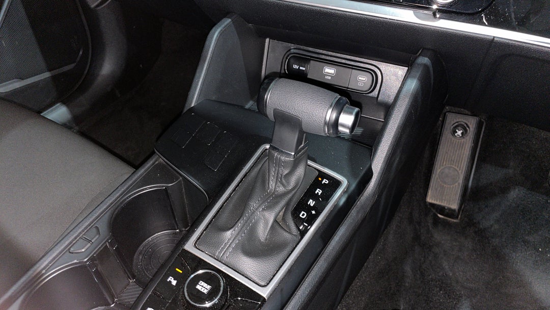 2024 Kia Sportage S (FWD), Automatic, 43588 km, Gear Lever 