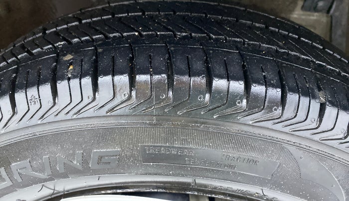 2015 Maruti Swift Dzire VXI 1.2 BS IV, Petrol, Manual, 1,26,217 km, Right Front Tyre Tread