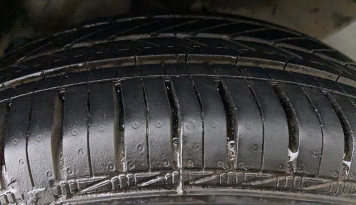 2012 Honda Brio 1.2 V MT I VTEC, Petrol, Manual, 27,755 km, Left Rear Tyre Tread
