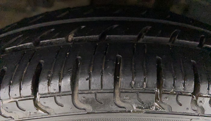 2017 Datsun Redi Go T (O), Petrol, Manual, 24,193 km, Left Front Tyre Tread