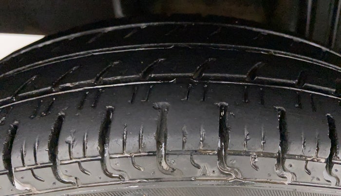 2017 Datsun Redi Go T (O), Petrol, Manual, 24,193 km, Right Rear Tyre Tread