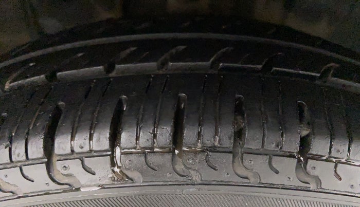 2017 Datsun Redi Go T (O), Petrol, Manual, 24,193 km, Right Front Tyre Tread