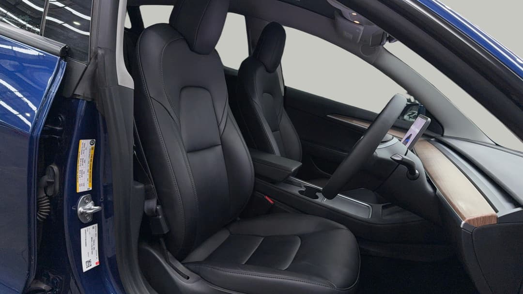 2022 Tesla Model 3 Rear-wheel Drive, Automatic, 66791 km, Right Side Front Door Cabin View